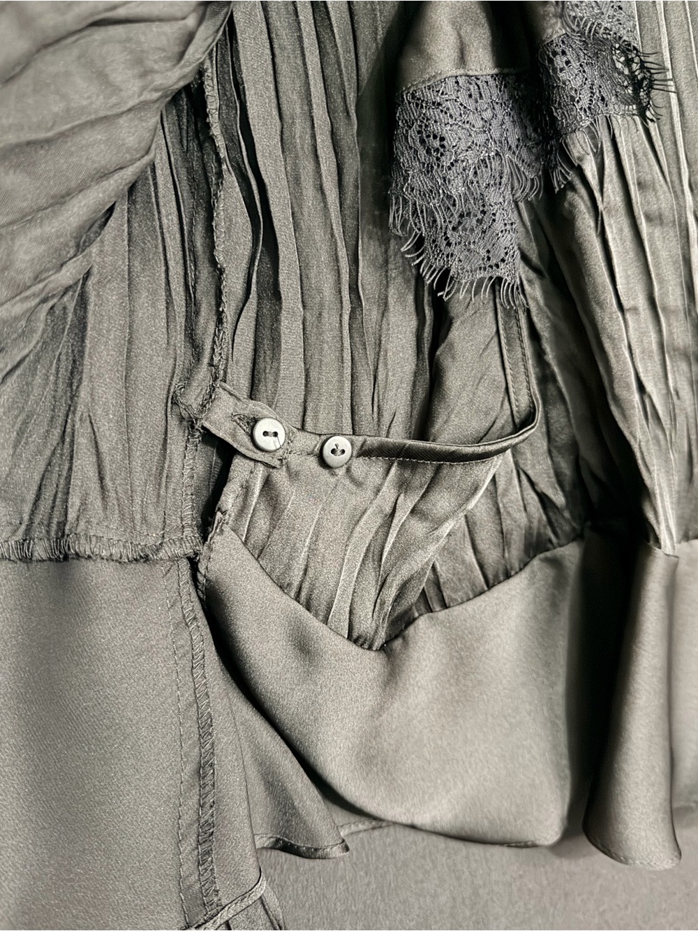 Sunny Leigh M Black Satin-Lace Wrap Blouse Ruffle collar Wrinkle pleated texture - Picture 4 of 14